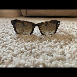Tortoise folding ray ban wayfarers